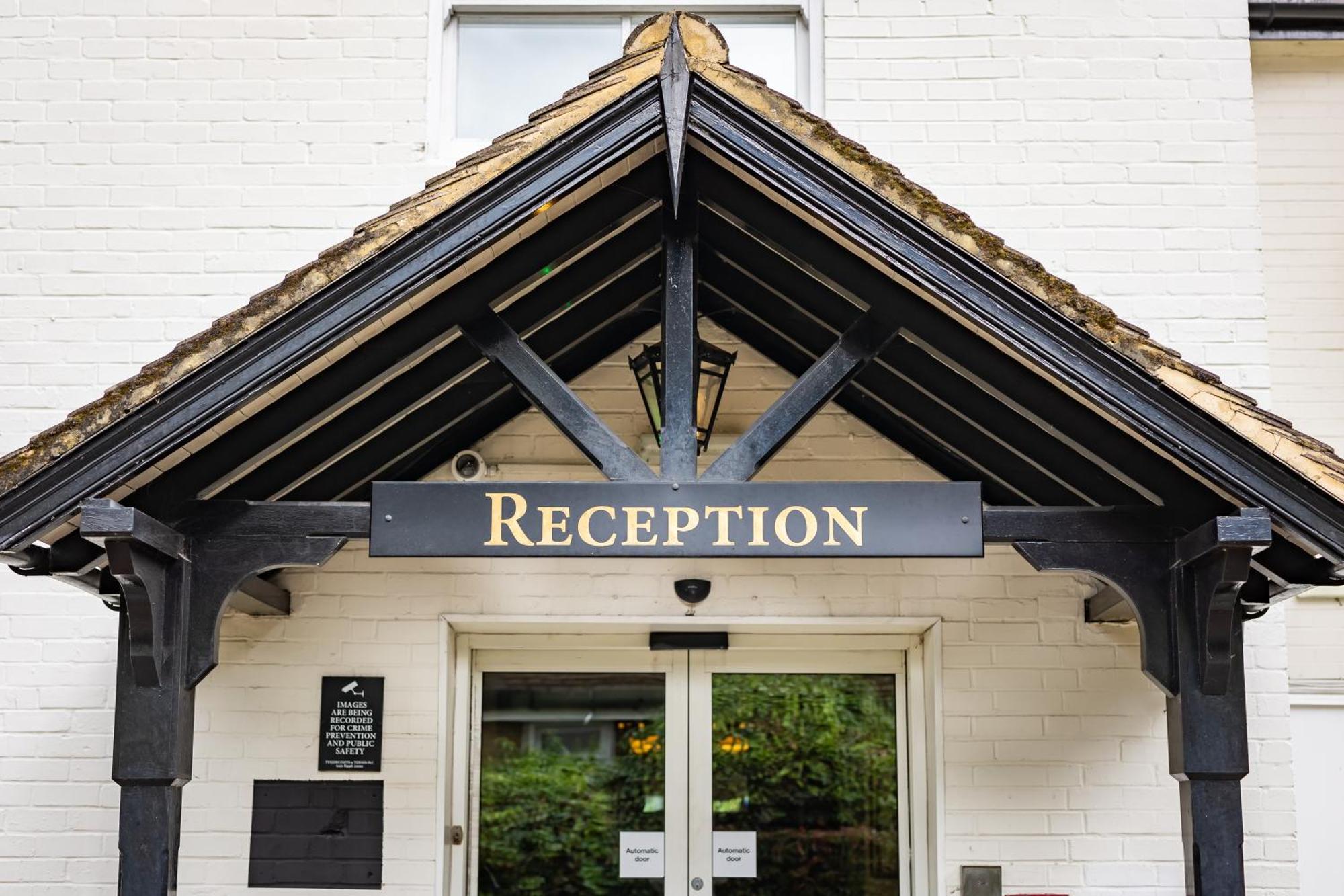 The Red Lion Hotel Hillingdon Dış mekan fotoğraf