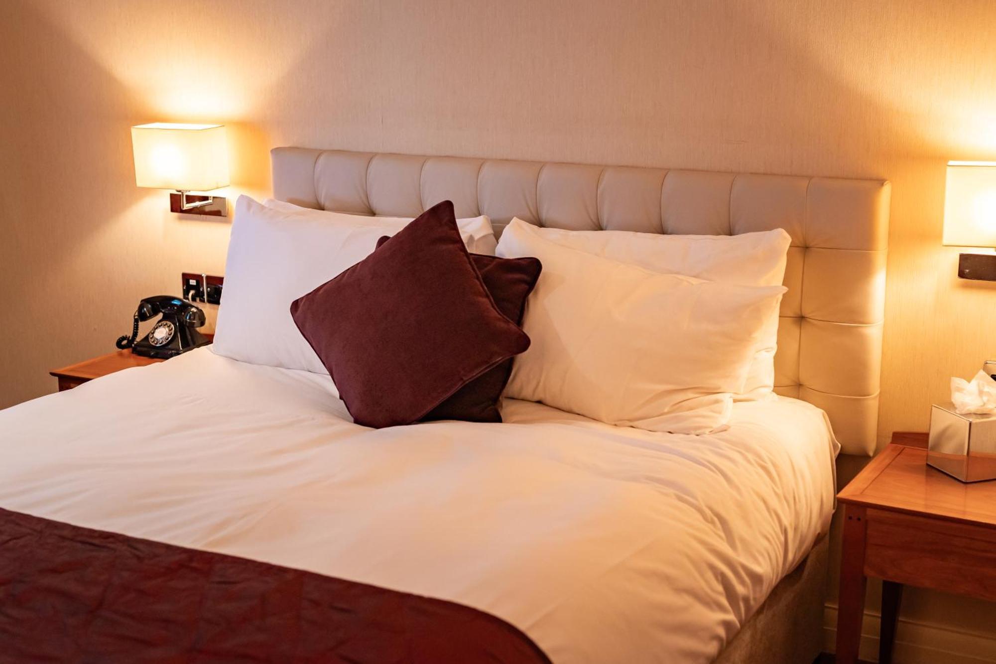 The Red Lion Hotel Hillingdon Dış mekan fotoğraf