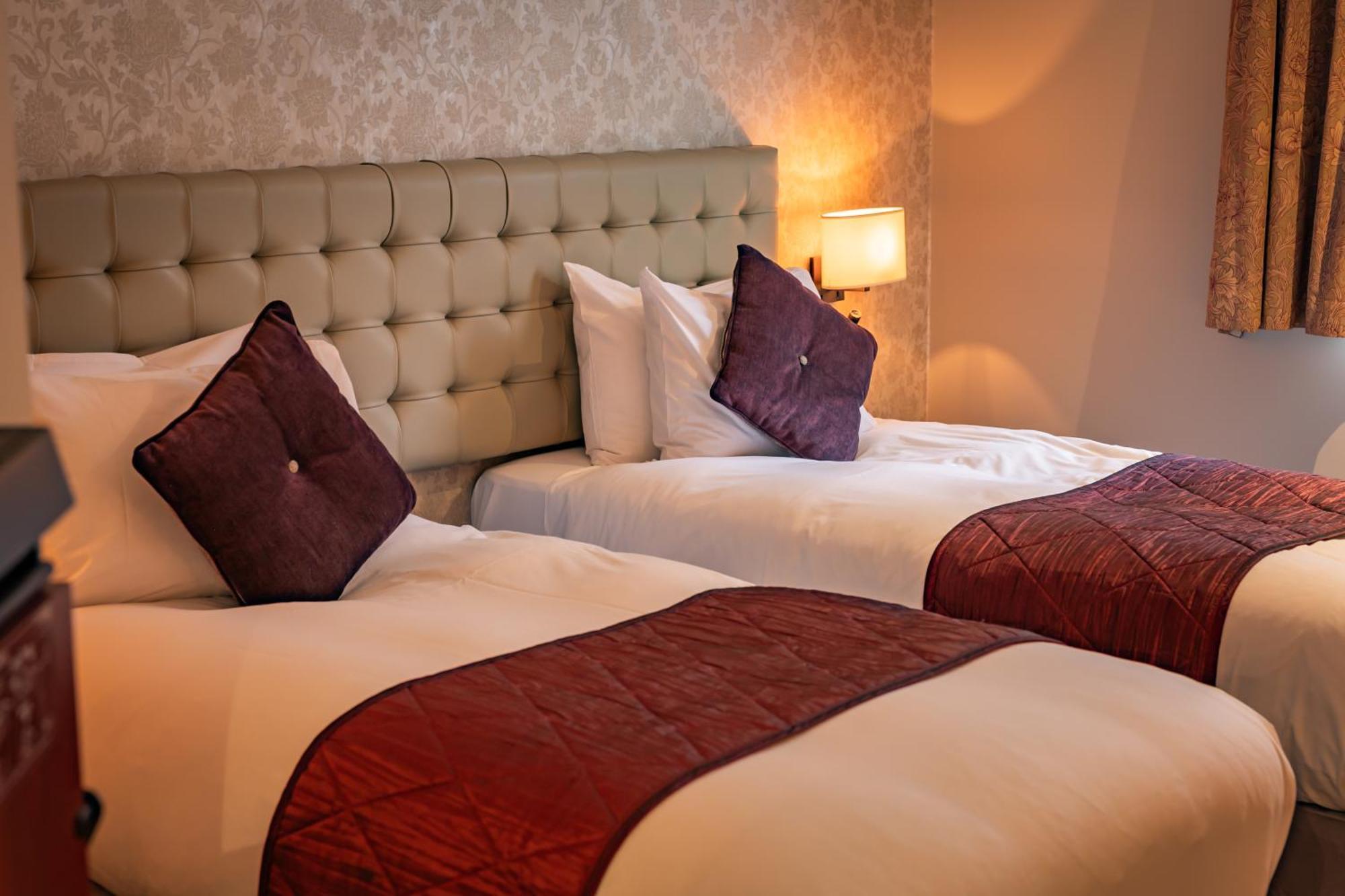 The Red Lion Hotel Hillingdon Dış mekan fotoğraf