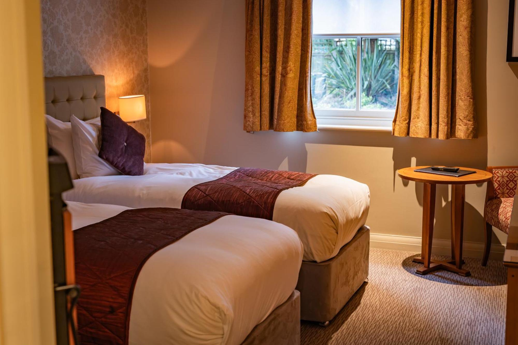 The Red Lion Hotel Hillingdon Dış mekan fotoğraf