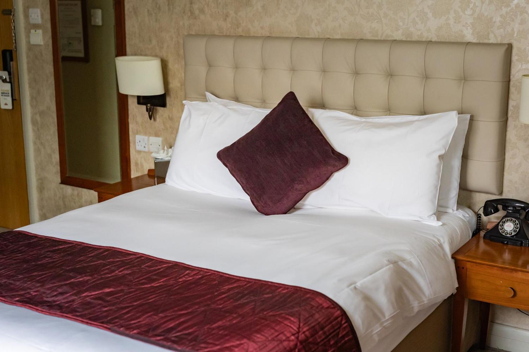 The Red Lion Hotel Hillingdon Dış mekan fotoğraf