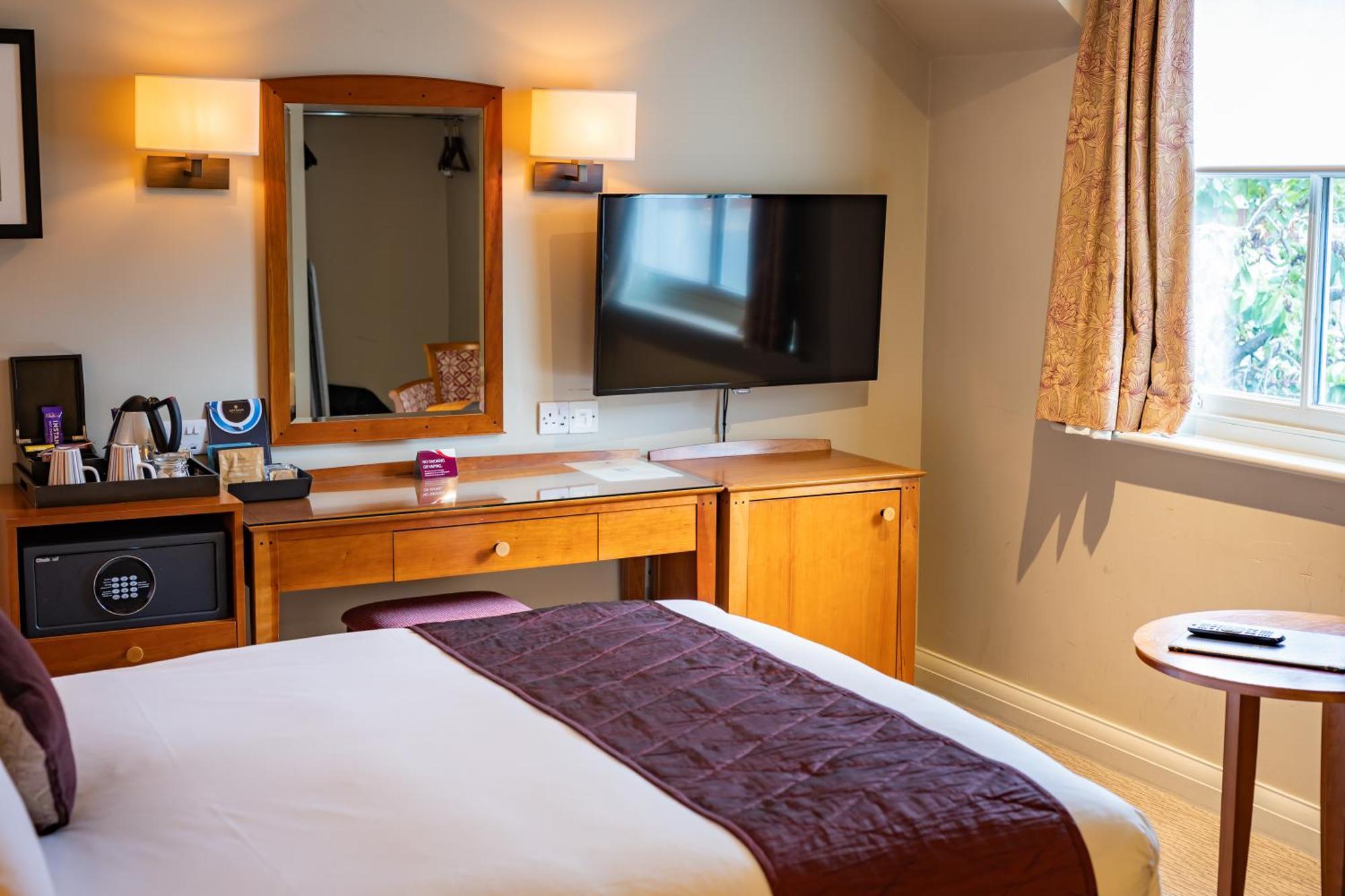 The Red Lion Hotel Hillingdon Dış mekan fotoğraf