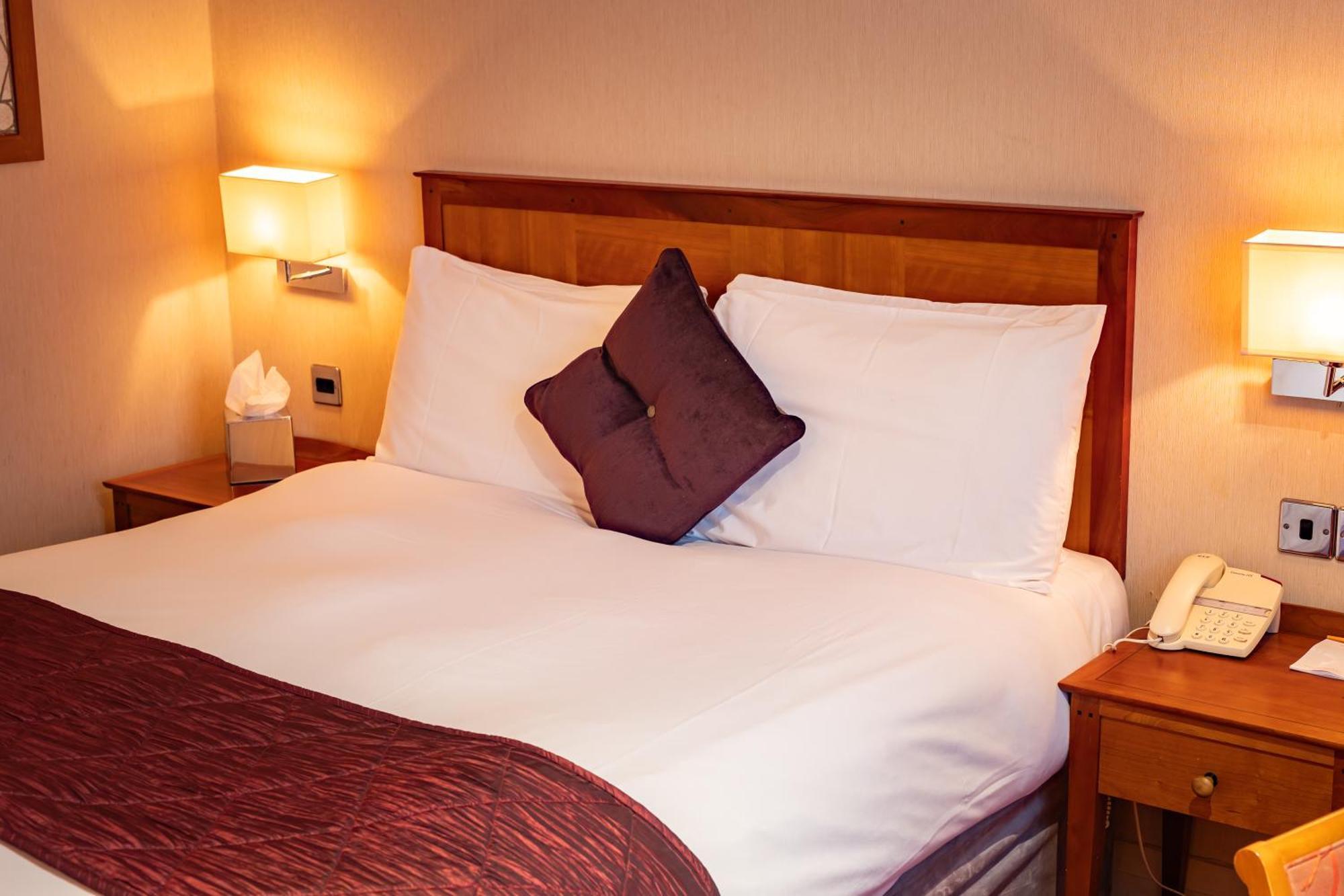 The Red Lion Hotel Hillingdon Dış mekan fotoğraf