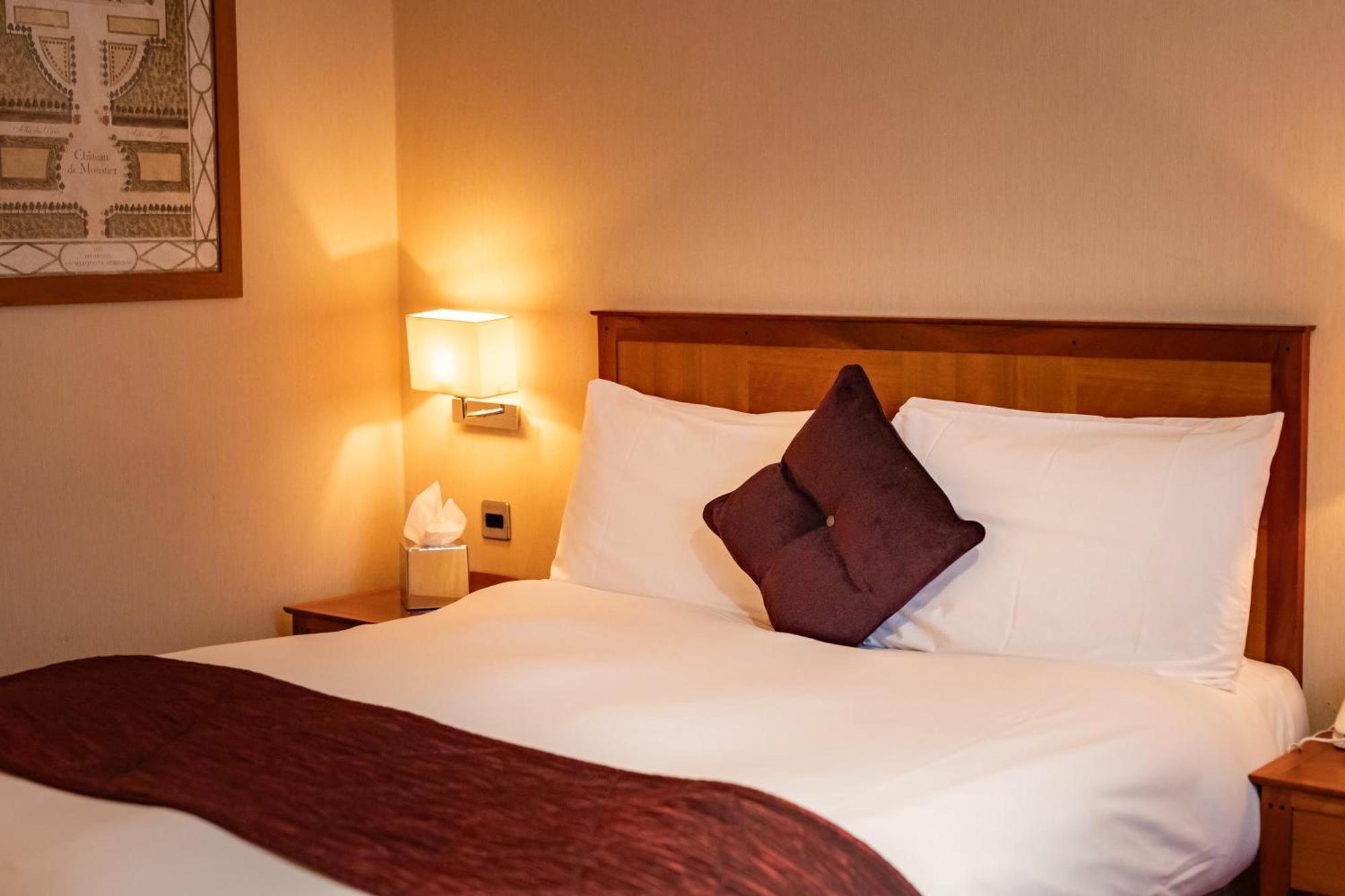 The Red Lion Hotel Hillingdon Dış mekan fotoğraf