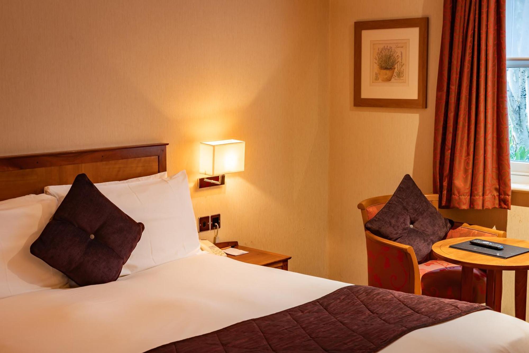 The Red Lion Hotel Hillingdon Dış mekan fotoğraf