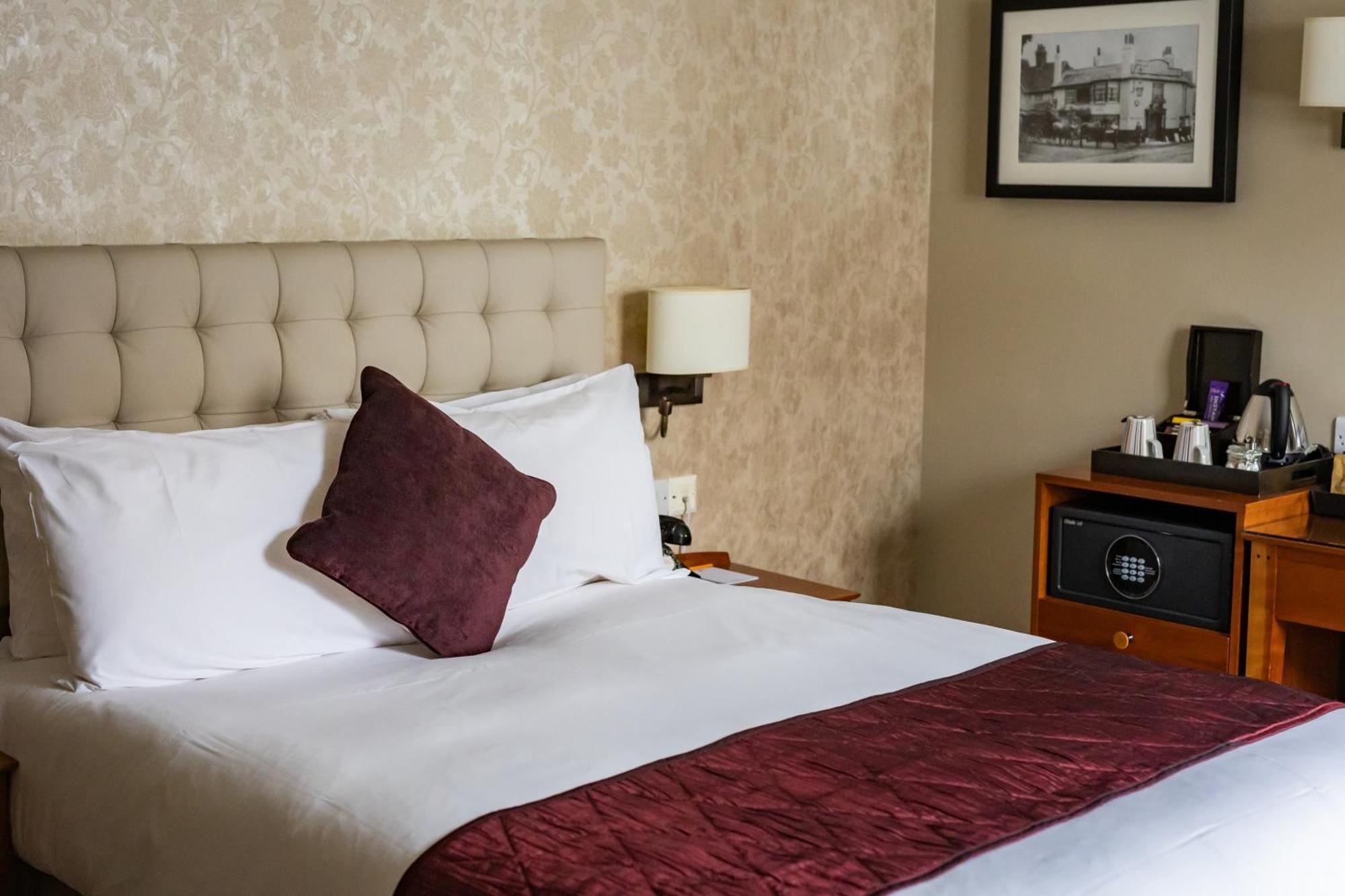 The Red Lion Hotel Hillingdon Dış mekan fotoğraf