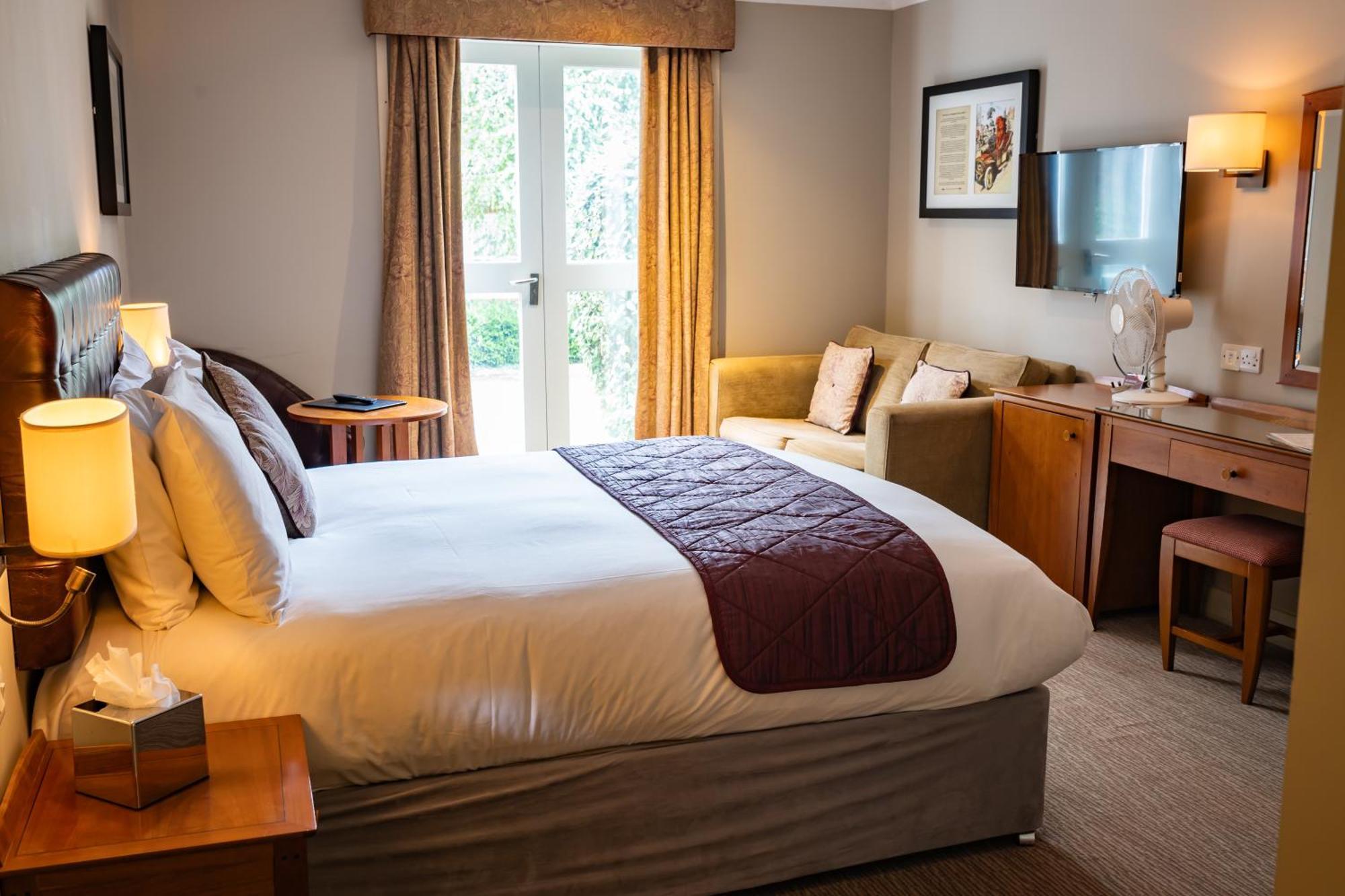 The Red Lion Hotel Hillingdon Dış mekan fotoğraf