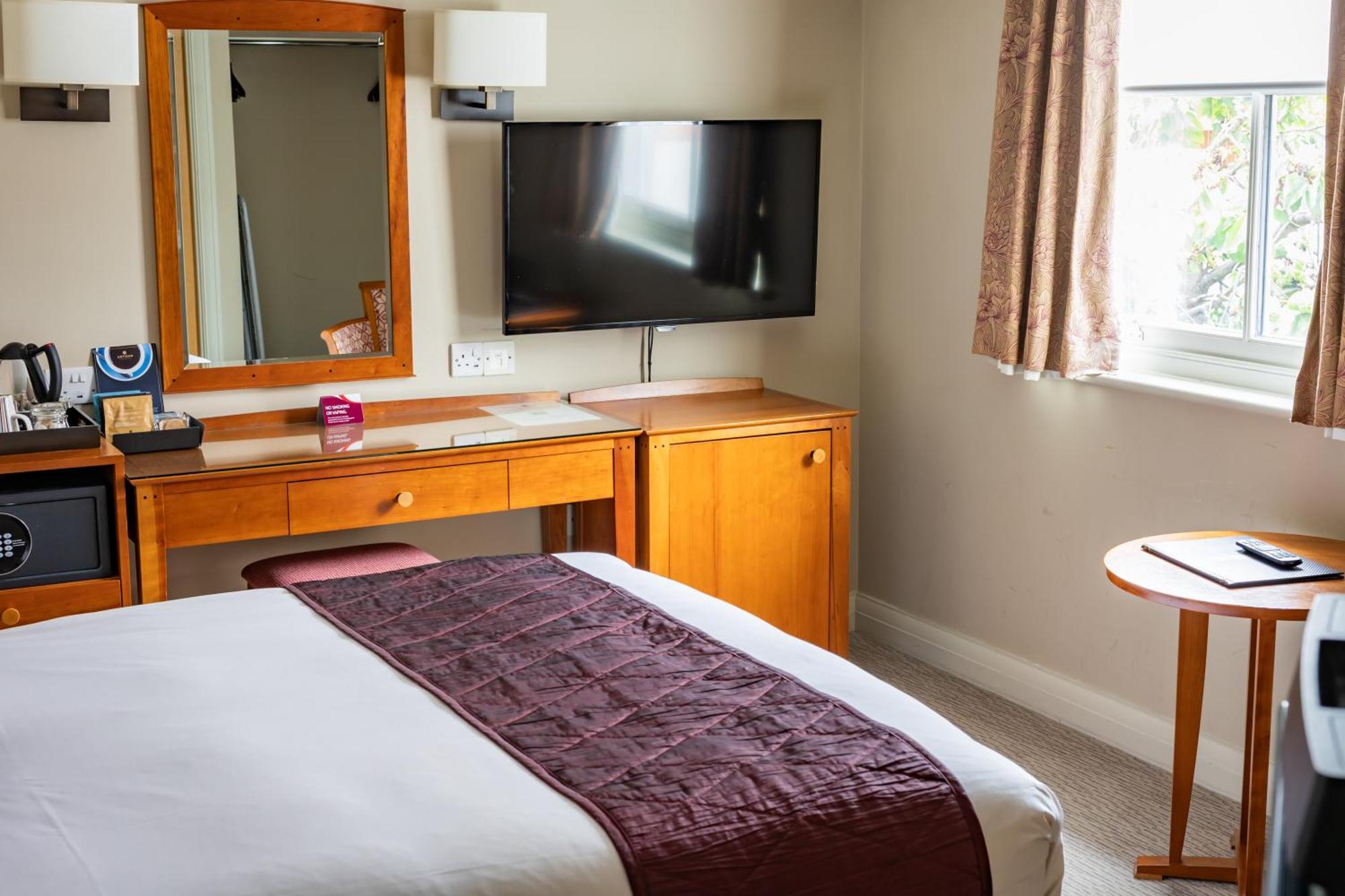 The Red Lion Hotel Hillingdon Dış mekan fotoğraf