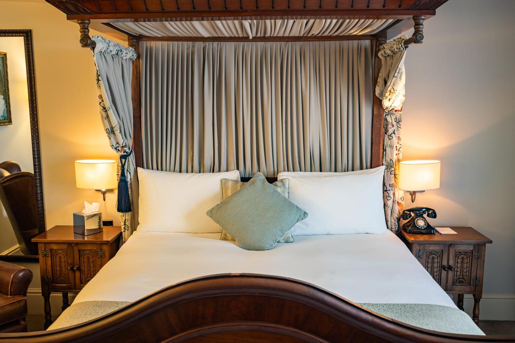 The Red Lion Hotel Hillingdon Dış mekan fotoğraf